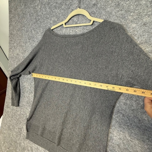 Vince Grey 100% Cashmere Sweater Women’s Long Sleeve Pullover Size Medium - Picture 8 of 11